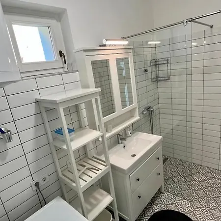 Kovacs - Apartment *